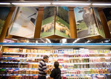 A maioria dos iogurtes tem tanto açúcar quanto os refrigerantes