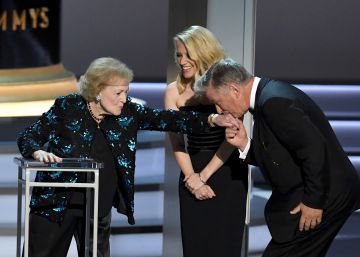 De una pedida de mano a un Michael Douglas furioso: los momentazos de los Emmy de los que todos hablan