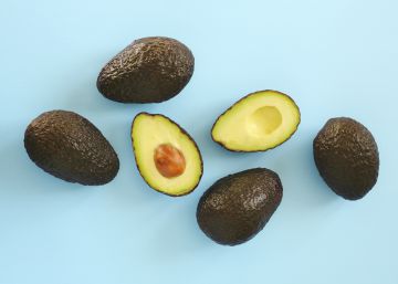 ¿Por qué es un error quitarle el rabillo al aguacate para saber si está en su punto?