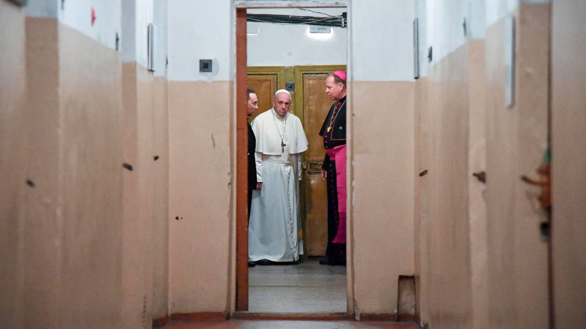 El papa Francisco en los sótanos de la KGB y Gestapo.