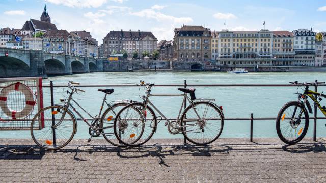 Bicicletas aparcadas en Basiela, en Suiza.
