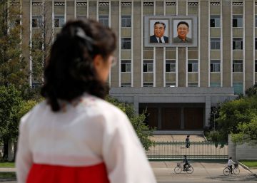 Los retratos de líderes que decoran Pyongyang