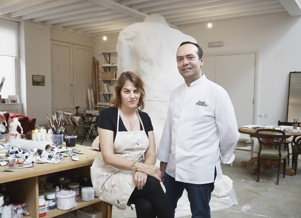 Tracey Emin y José Pizarro, retratados en Londres en el estudio de la artista.