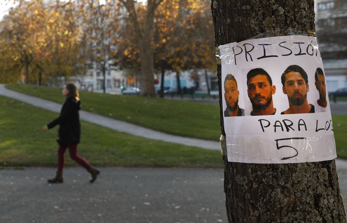 Cartel en el que se pide prisión para los miembros de La Manada.