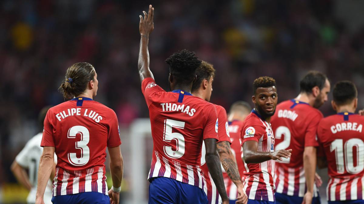 Los jugadores del Atlético, tras un gol.
