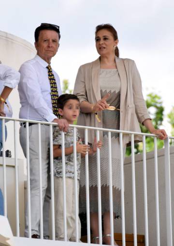 Jose Ortega Cano y Ana Maria Aldon y su hijo Jose Maria, en el Hipódromo de la Zarzuela de Madrid, el pasado julio.