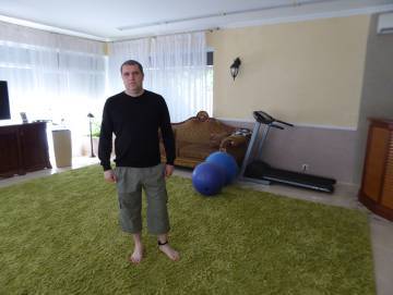 Albert Totchilovski in his home
