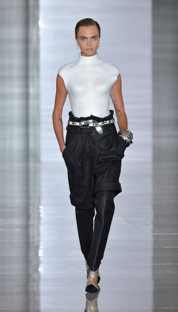 Cara Delevingne en el desfile primaveraverano 2019 de Balmain en París, el 8 de septiembre de 2018.