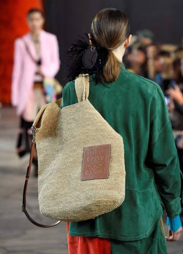 Un bolso de Loewe durante su desfile primaveraverano 2019.
