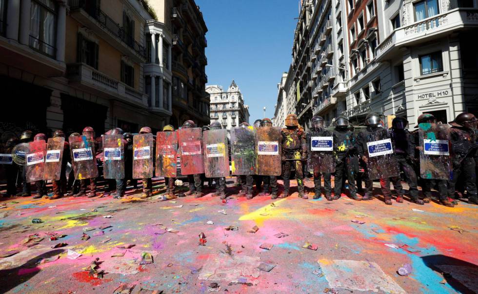 In photos: Catalan police clash with pro-independence protesters