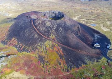 Peldaño a peldaño hasta el cráter del volcán