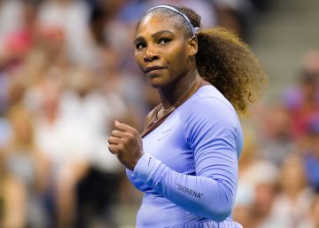 Serena Williams canta en toples para concienciar sobre el cáncer de mama