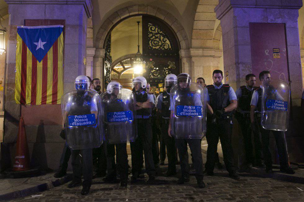 Pro-independence protesters storm Catalan regional parliament