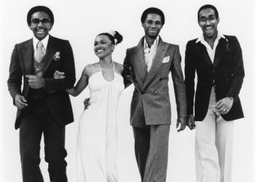 Cómo una noche de lluvia, rechazo y cocaína creó la canción disco más exitosa de la historia
