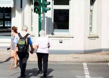 Disfrazados de ancianos para cobrar pensiones