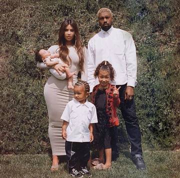 Maternidad desidealizada: Kim ha derribado tabúes respecto a la incomodidad, la deformidad y los trastornos físicos de sus embarazos de North y Saint. La tercera, Chicago, fue concebida mediante gestación subrogada.
