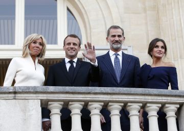 Los Reyes visitan a Macron y a su esposa en París