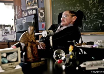 El último estudio de Stephen Hawking: “Los agujeros negros tienen pelo suave”