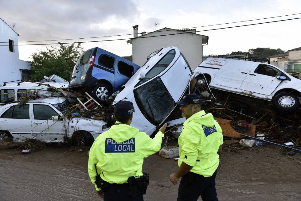Cars piled up in Sant Llorenç des Cardassar.