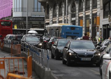 Obras en la Gran Vía de Madrid.