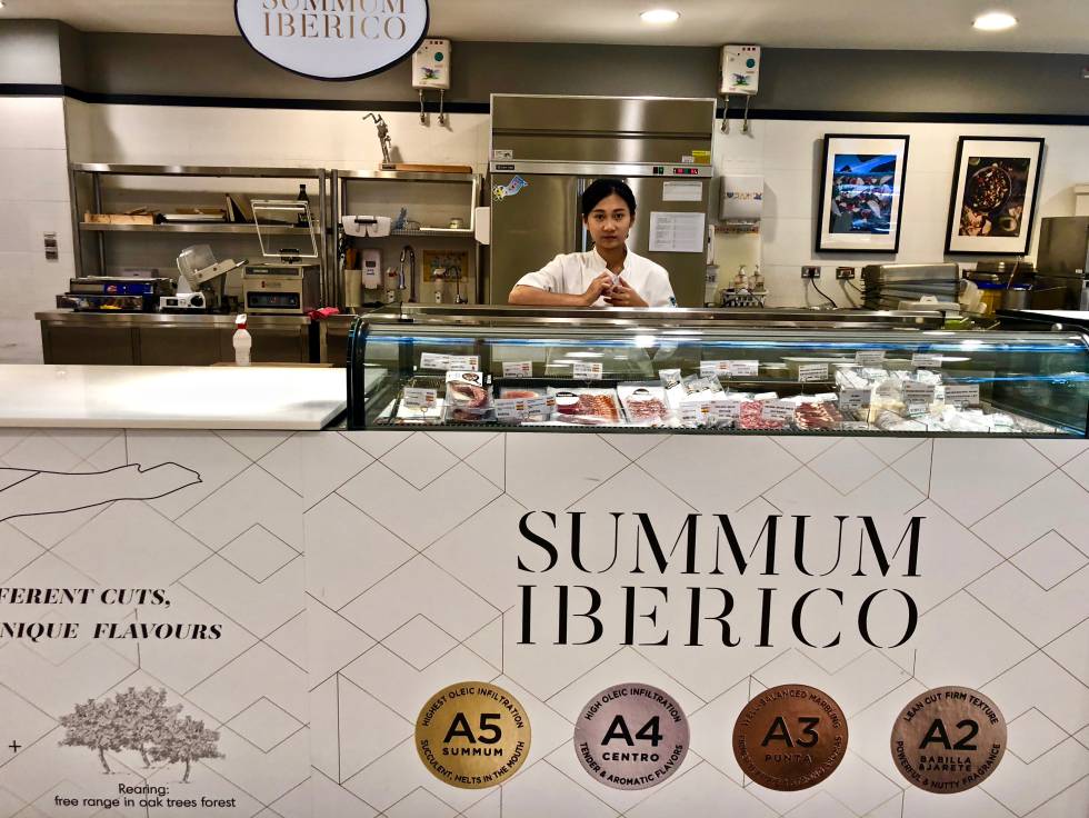 PUESTO EN UN CENTRO COMERCIAL DE TAIPÉI CAPEL