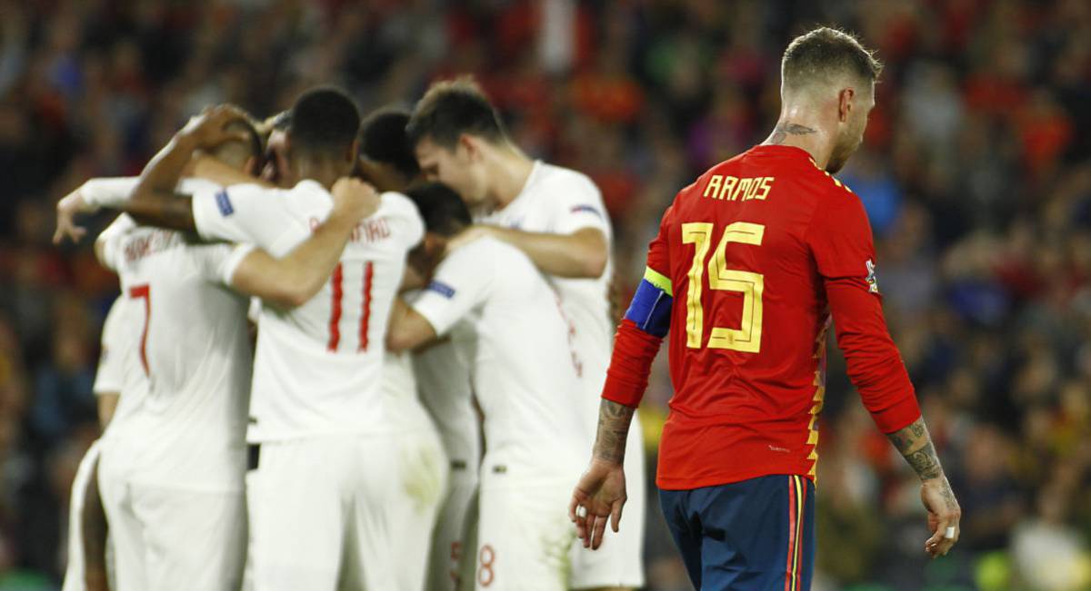 Sergio Ramos se lamenta tras el tercer gol de Inglaterra.