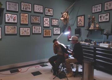 La vida del tatuador de los famosos es un drama