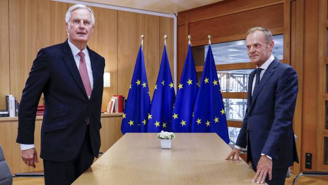 Michel Barnier y Donald Tusk, este martes en Bruselas.