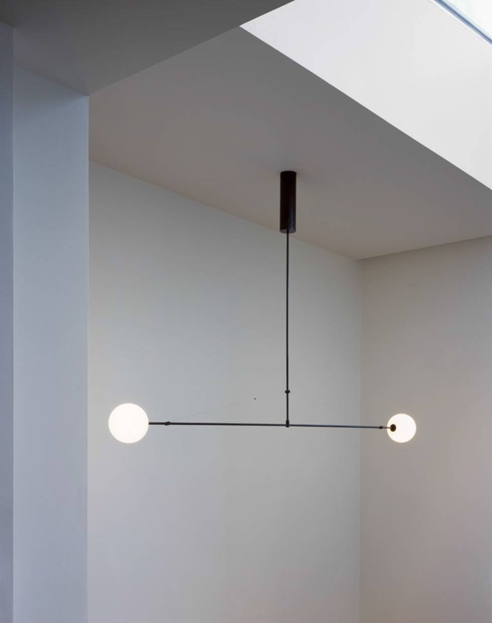 La Mobile Chandelier 2 fue diseñada en 2008 para rendir un homenaje a Calder.