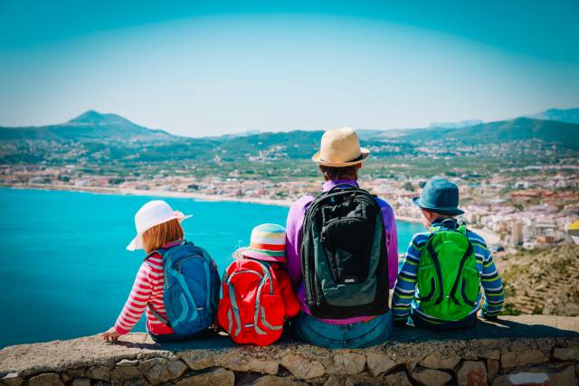 Una familia en el municipio de Alacant (Alicante).