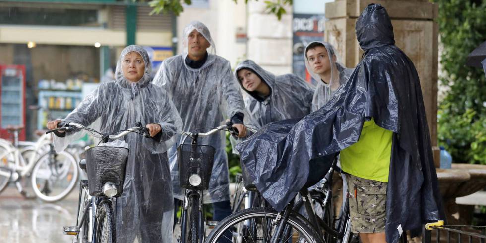In photos: Spain hit by worst “cold drop” in a decade