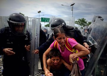 Las imágenes de la caravana de migrantes, a su entrada a México