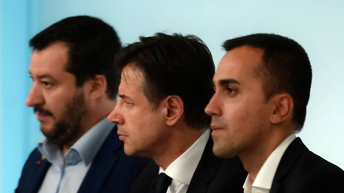 Salivni, Conte y Di Maio.