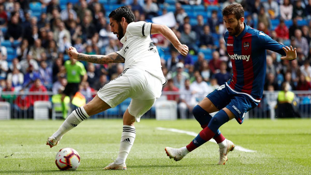 Isco y Campana, durante el partido.