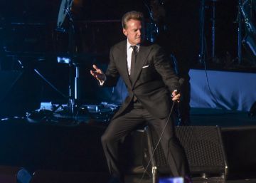 Luis Miguel entra en cólera sobre el escenario