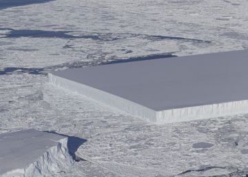 La NASA capta un iceberg rectangular de corte perfecto