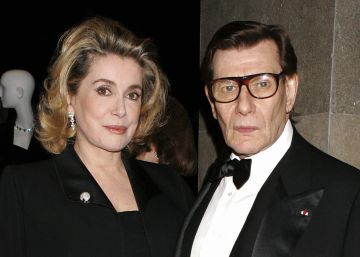 Catherine Deneuve subasta 300 de sus diseños de Yves Saint Laurent