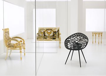 Tapicerías eufóricas, maderas nobles y mitología en la nueva colección de hogar de Versace