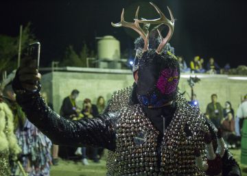 Cascabeles, baile y mucho mezcal: así se celebra la ‘muerteada’ en Oaxaca