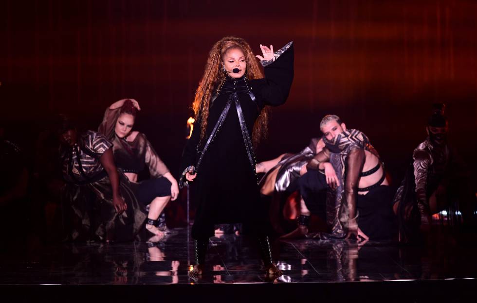 Janet Jackson durante su aparición los MTV Europe Music Awards.