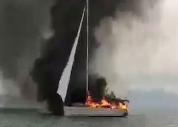 Arde un barco con nueve personas a bordo tras caerle un rayo en Tailandia