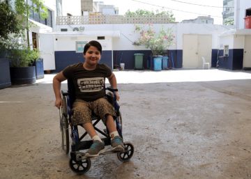 En silla de ruedas y sin colegio