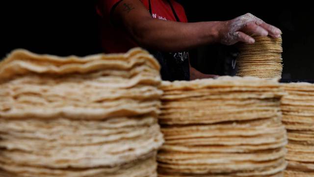 Tortillas de maíz en un punto de venta.