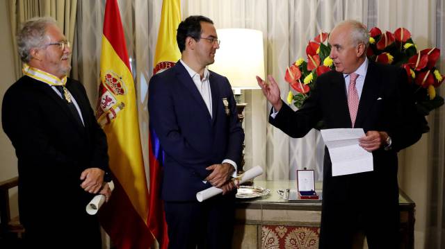Faciolince y Vásquez.
