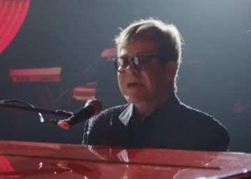 Elton John cuenta cómo la Navidad y un piano cambiaron su vida