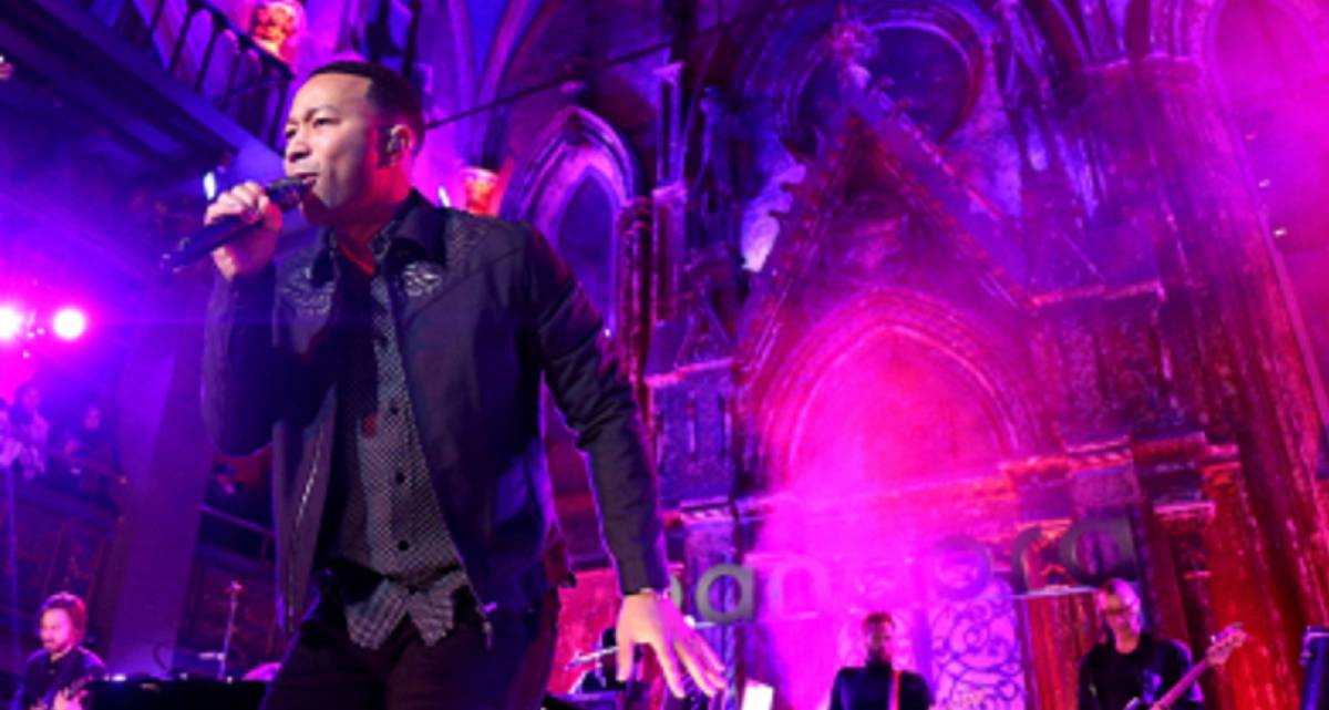 John Legend cantando en la sinagoga de Manhattan (Nueva York).