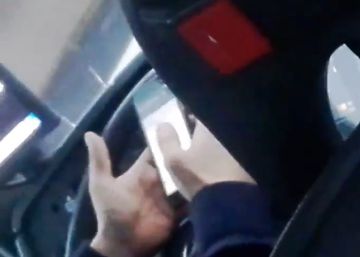 Enxampat amb el mòbil al volant un conductor d’autobús en el trajecte Igualada-Barcelona