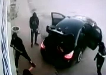 Video: Anonymous hero confronts three thieves to stop robbery in Málaga