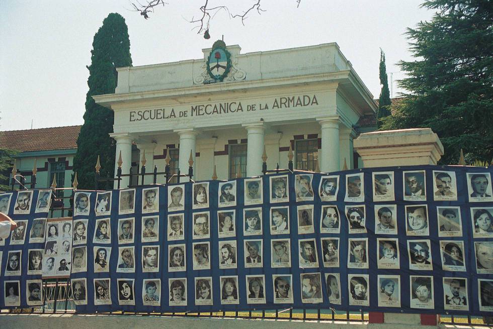 Por la Escuela Superior de Mecánica de la Armada (ESMA) pasaron más de 5.000 personas, allí fueron encerradas, torturadas y asesinadas entre 1976 y 1983. En 2017 se decidió que será sede del ministerio de Justicia y Derechos Humanos.