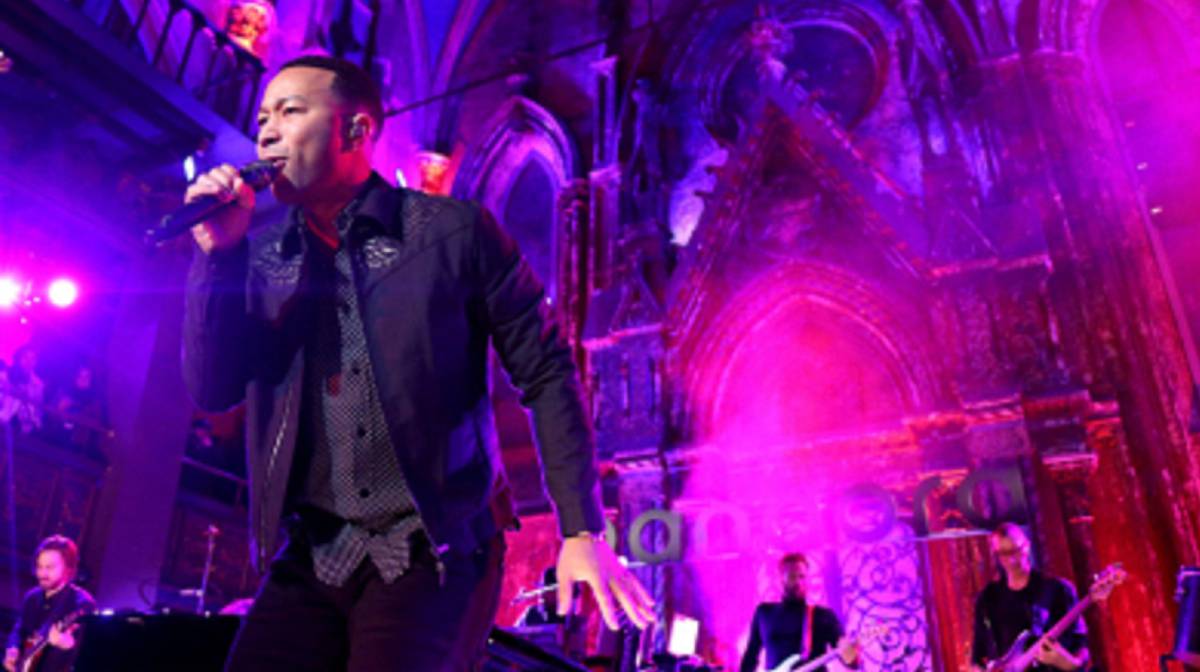 John Legend cantando en la sinagoga de Manhattan (Nueva York).